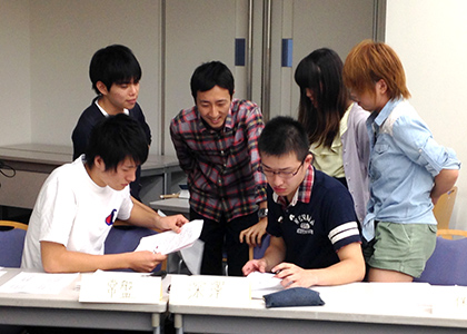合同ディベート大会で作戦会議(2015年9月) 1572942411054