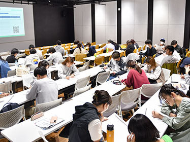 講座内のグループワークイメージ