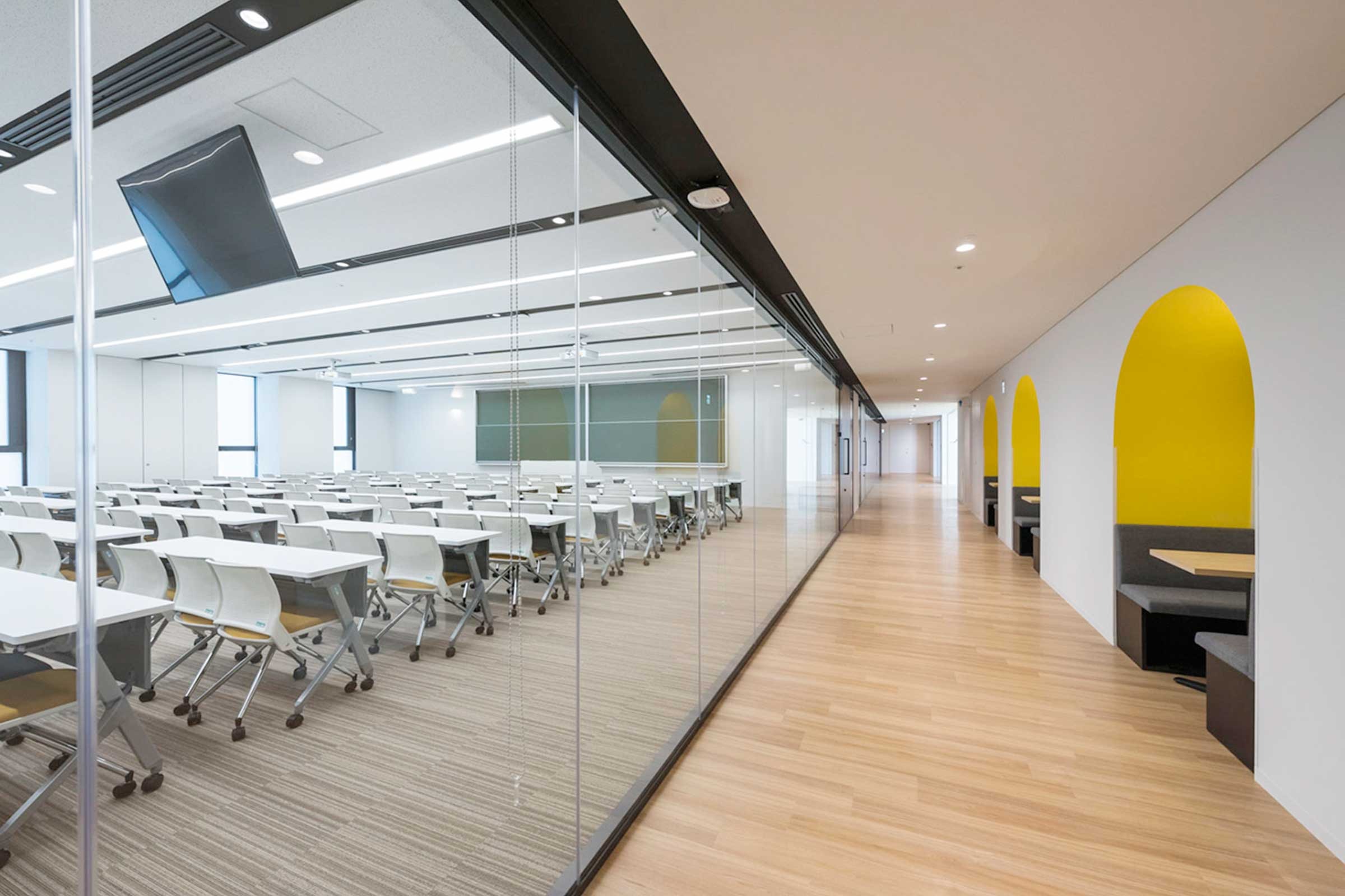 ⑫10号館内観-8F