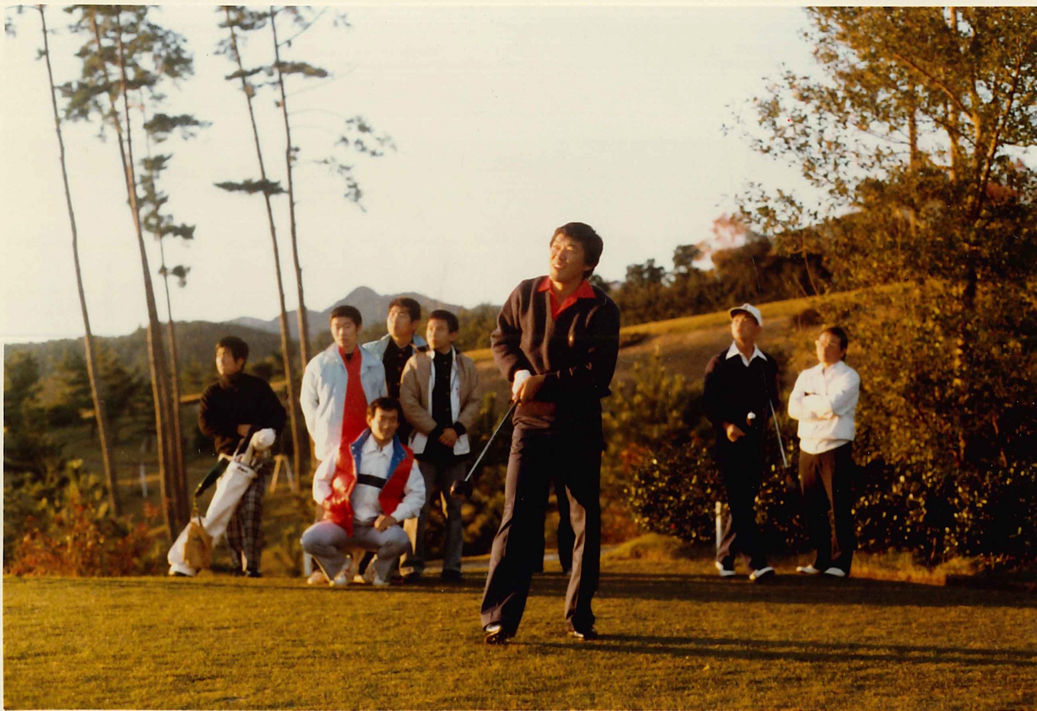 第4章−（2）　昭和54年に開催された朝日杯争奪日本学生ゴルフ選手権でプレーする羽川豊選手（昭和55年商）