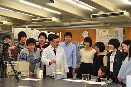 ゼミナール紹介_教養_阿藤正道_実験 廃食用油から石ケンをつくる実験