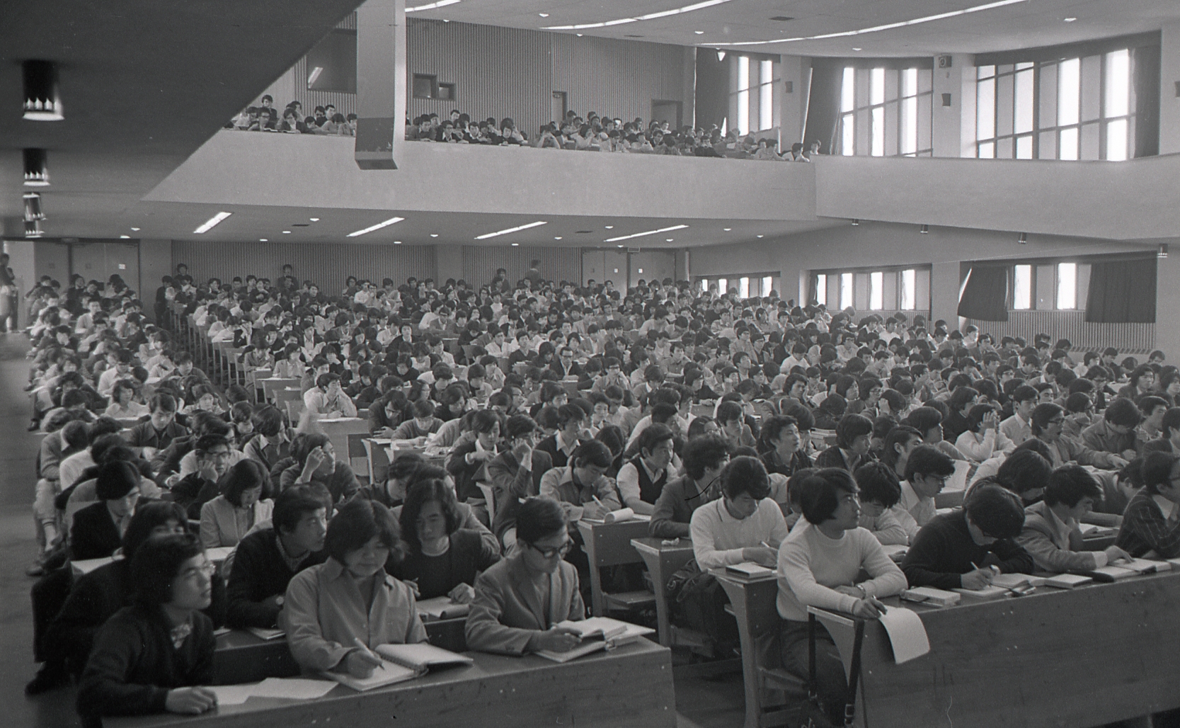 旧3号館大教室の講義