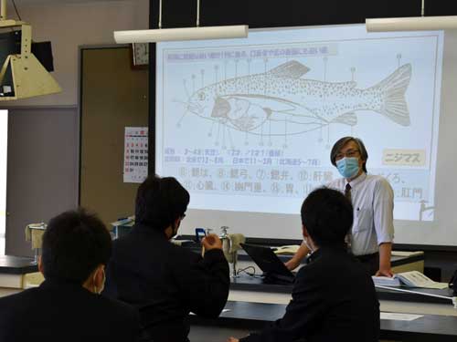 角田教授