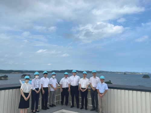 ⑥仙台火力発電所の屋上にて記念撮影