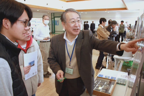 ③展示ブース