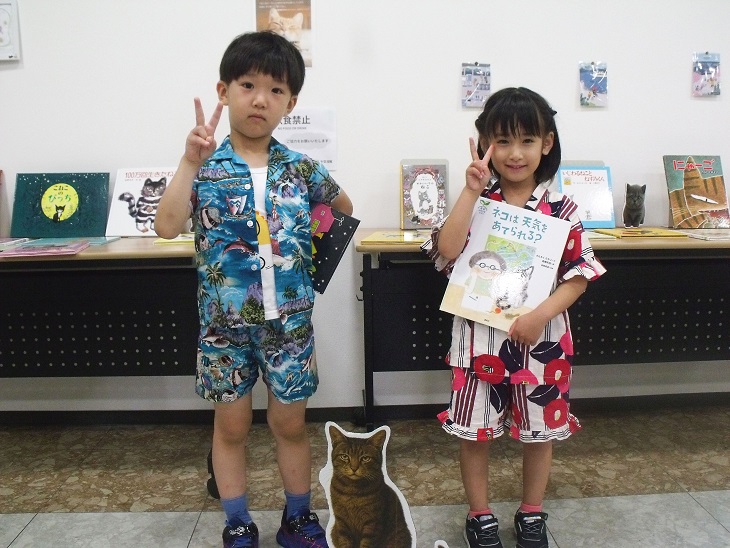 Lib20260712-ねこの絵本展-3