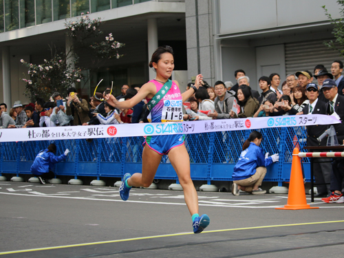 女子競走部 4年間の想いを込めて 杜の都 を力走 石巻専修大学 女子競走部 4年間の想いを込めて 杜の都 を力走 石巻専修大学