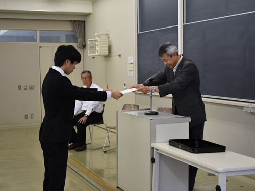 03【学生生活】石巻専修大学奨学生証書授与式（荒川さん）