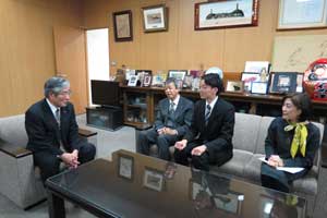 温州大学から帰国した交換留学生が石巻市長を表敬訪問1