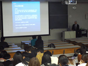 矢部三雄客員教授が特別授業を実施02
