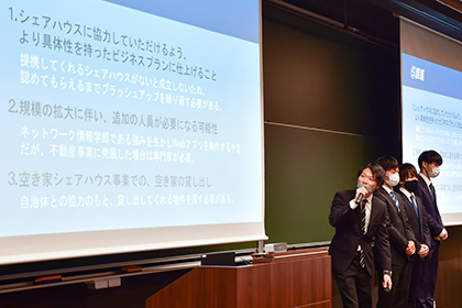 20201204ベンチャービジネスコンテスト-育友会長特別賞を受賞した川上チームのプレゼン