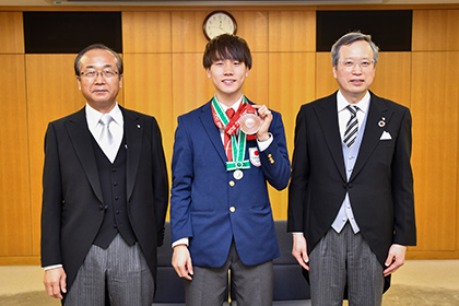 20220407森重選手に川島記念特別功労02