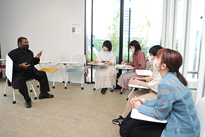 20220606毎日学べる英会話_外国人専任講師と膝を交えてレッスン＝神田キャンパス