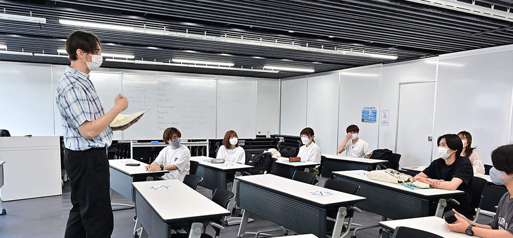 20220606毎日学べる英会話_生田キャンパス国際交流会館でのレッスン風景