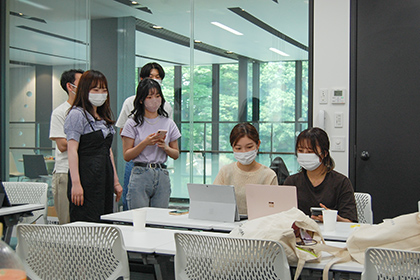 20220728経済学部・飯沼健子ゼミ_生田キャンパスから研究発表を配信した02