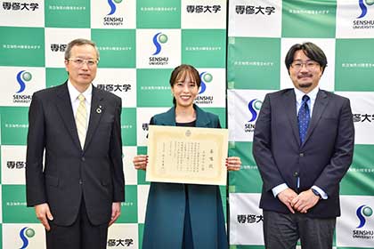 上田さん-広報アンバサダー-委嘱状交付3