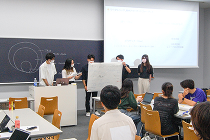 20220809経営学部・青木ゼミ_-コンビニでのフードロス削減案を発表した