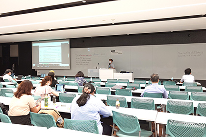 20220922ECRW⑥_金井教授の話に耳を傾ける参加者たち