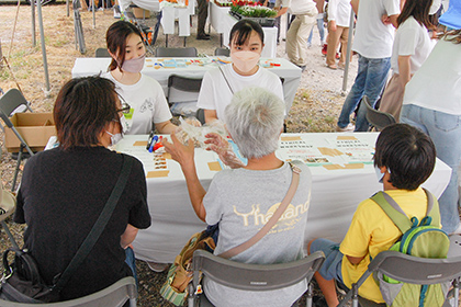 20220918商学部新島ゼミ「八街市イベント」幅広い年齢層の方がワークショップに参加