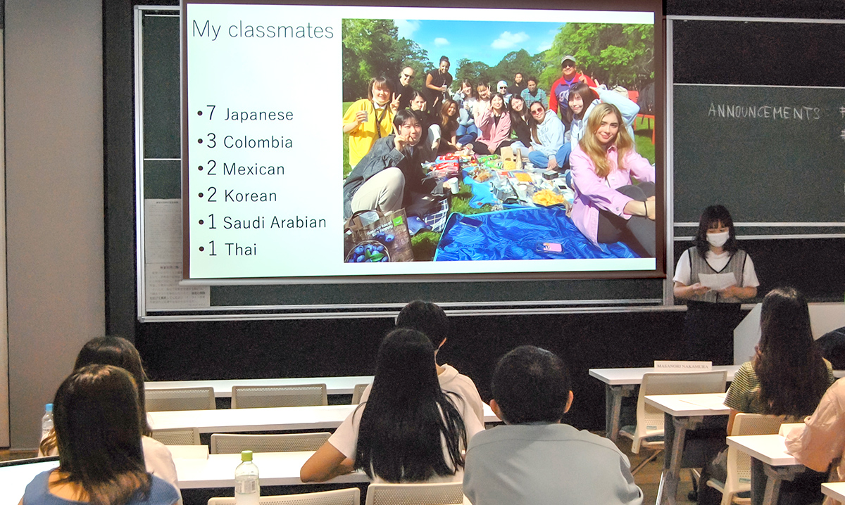 20221003異文化コミュニケーション学科　海外留学の事後研修を開催_-留学先の言語で半年間の体験を報告03