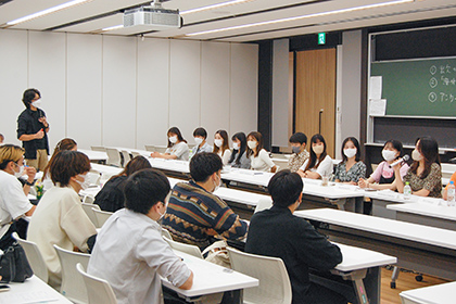 20221003異文化コミュニケーション学科　海外留学の事後研修を開催_-１、2年次生を交えてグループディスカッション02