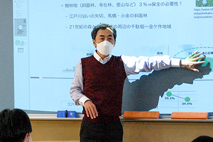 20221111専大松戸出張授業_森林保全の意義を説明する神原教授