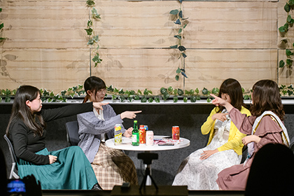 20221115文学部・小山内ゼミ 創作ミュージカルを上演_物語は女子4人のたわいない会話で展開していく