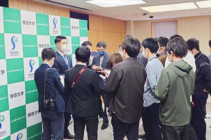 菊地指名あいさつ 記者会見3