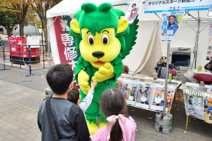 20221201ねんりんピック_子どもたちに大人気だったセンディ