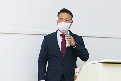 20221123教育学会_研究会で発表する岸本一真さん（令３法）