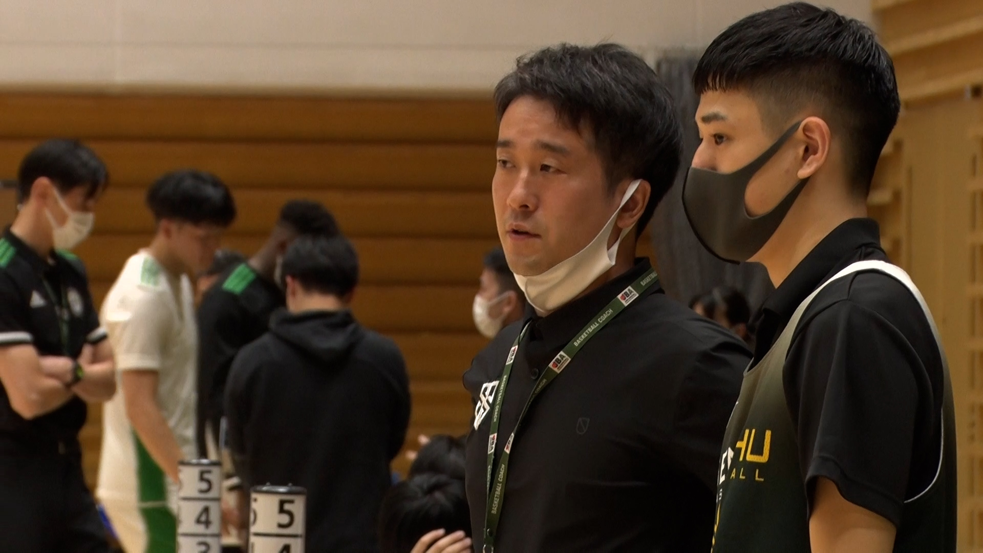 指示を出す監督CROSSOVER_09