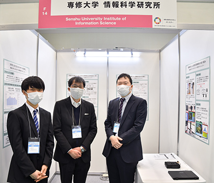 20221117～18川崎国際環境技術展_右から石井准教授、安藤准教授
