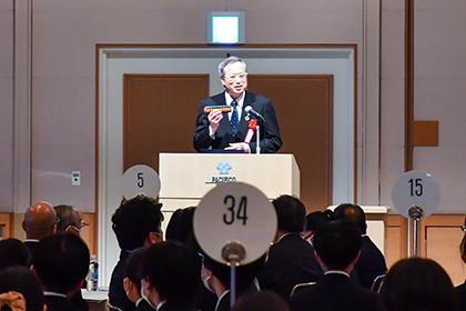 20221222SDGsチャレンジプログラム_参加大学の学長を代表してあいさつする佐々木学長02