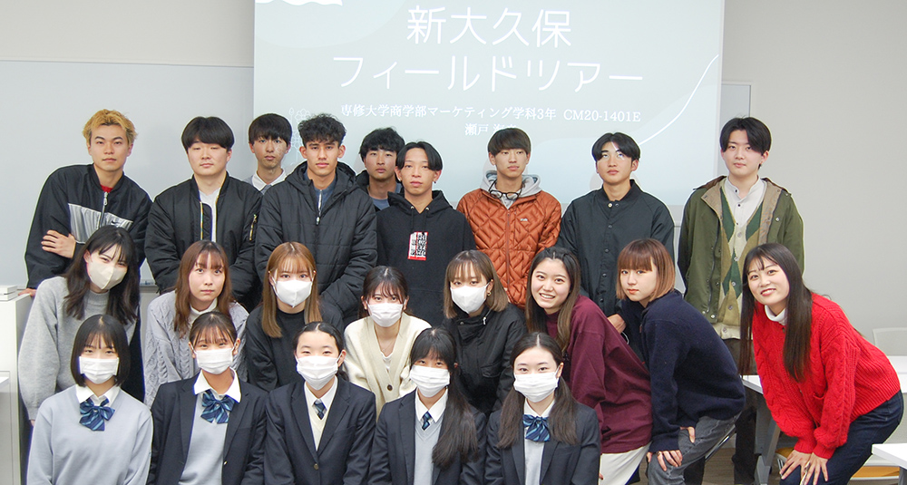 20230113高大連携_田畠ゼミ生と高校生で記念撮影