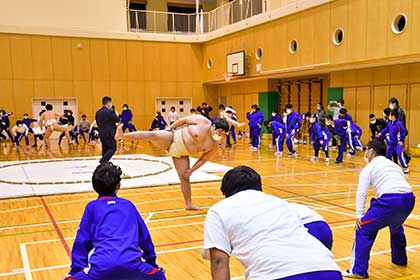 相撲部 四股の指導