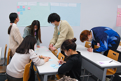 20230131ミストミラージュプロジェクト_学生と教職員が一緒にアイデアを出し合った