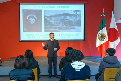 20230207千代田学で「永田町ツアー_日本とメキシコの交流の歴史について語るガルシア書記官
