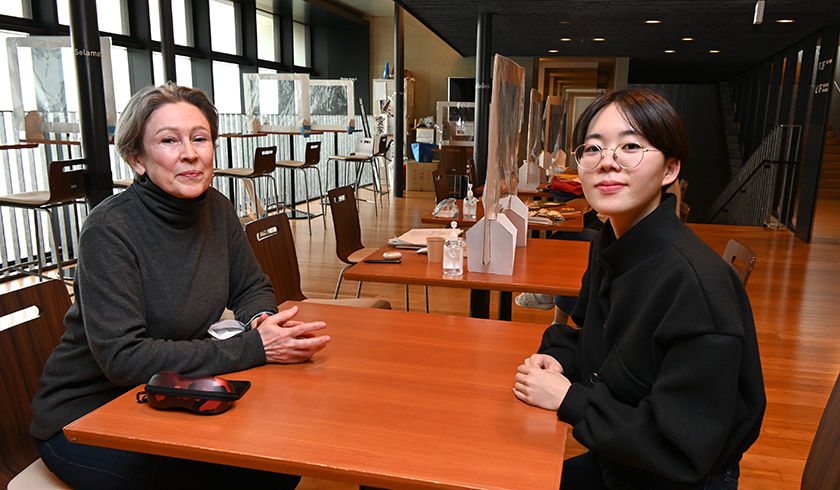 20230302ウクライナ避難民支援日本語教材のウクライナ語翻訳を専大生がサポート