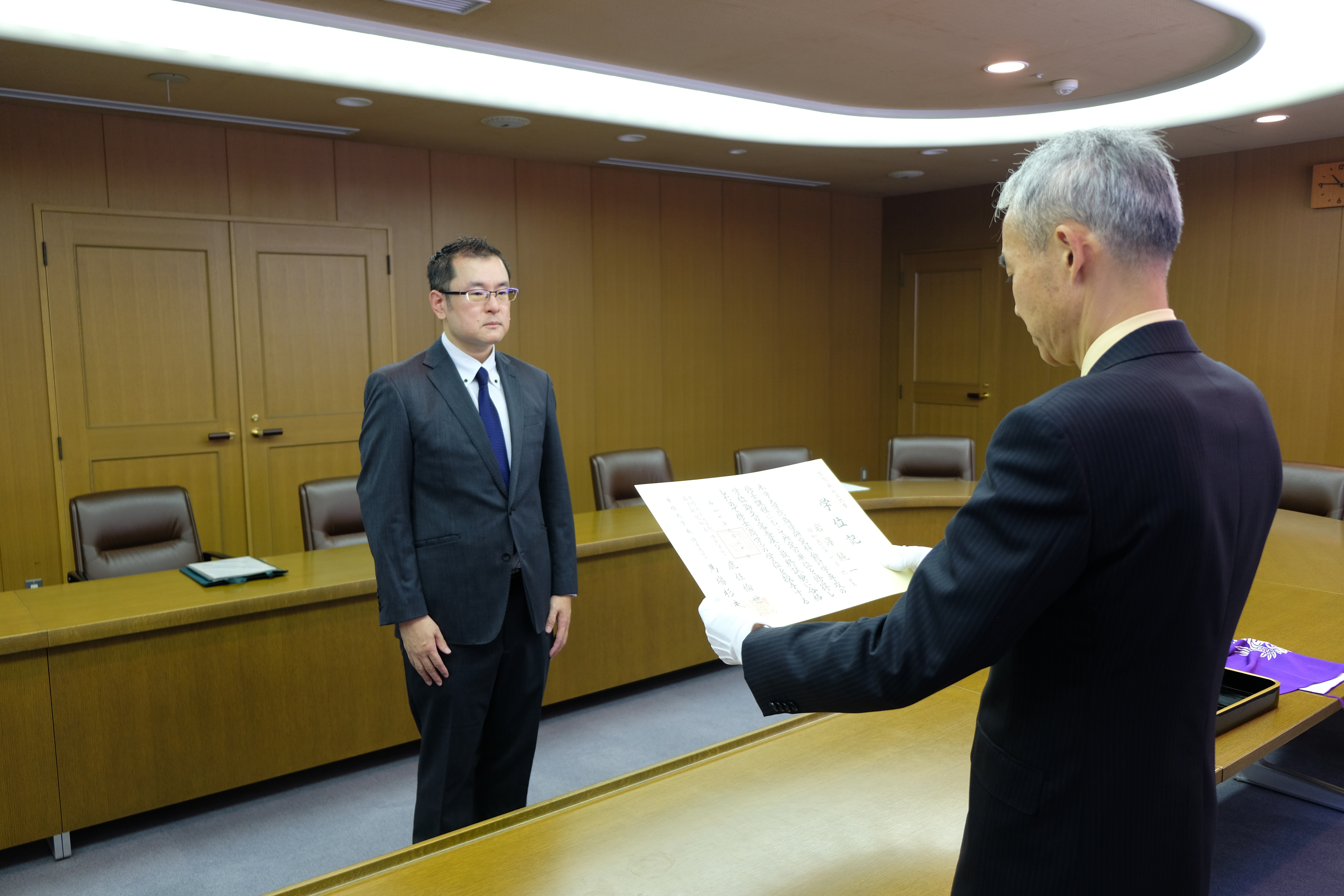 馬塲学長学位記授与３