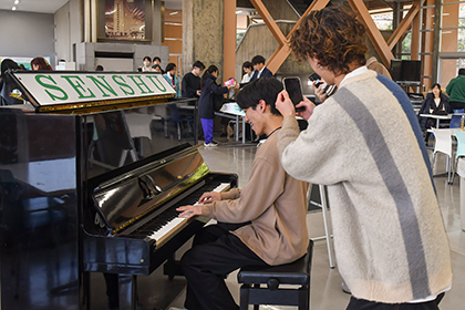 20251223ストリートピアノ02