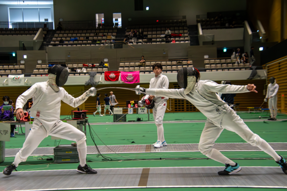 フェンシング競技中
