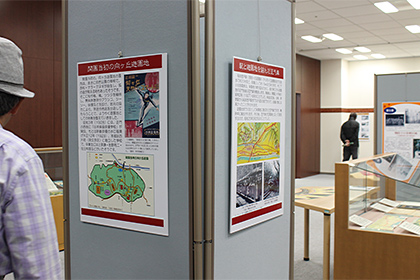 20181112生田キャンパス70周年_向ヶ丘遊園のにぎわいをパネルで紹介