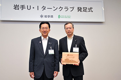 達増知事(左)と