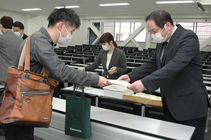 20200322学位記授与神田04